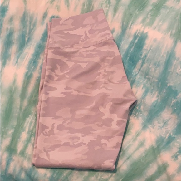 Lululemon HR White Camo Wunder Under Leggings - Picture 2 of 3